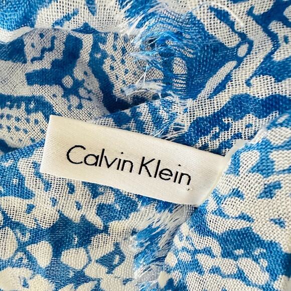 Calvin Klein Scarf Women's Blue White Oblong 28" x 64" Fringe - Picture 7 of 7